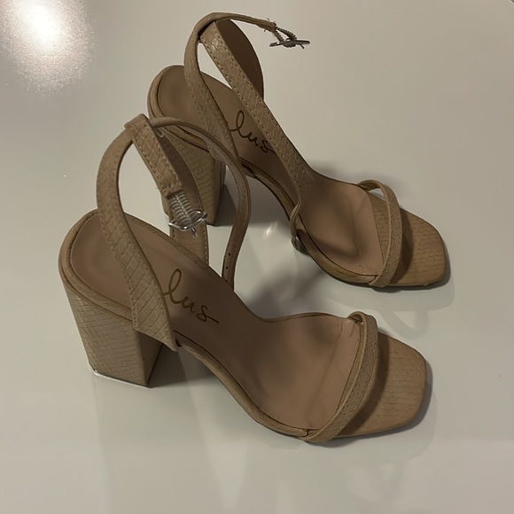 Lulus Cream heels - Size 6 - Picture 3 of 8